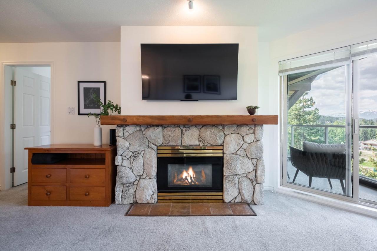 The Aspens By Outpost Whistler Villa Exterior photo