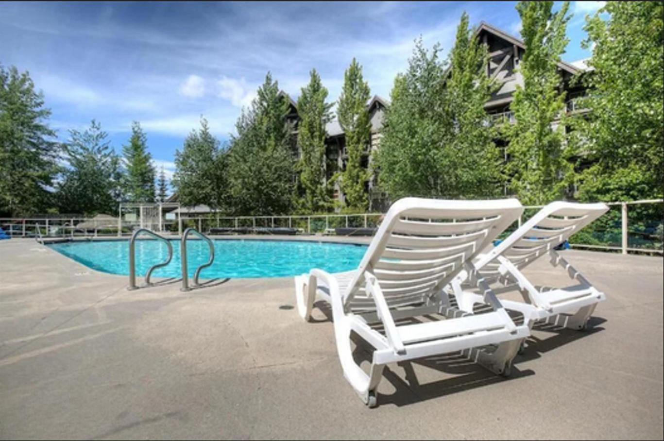 The Aspens By Outpost Whistler Villa Exterior photo