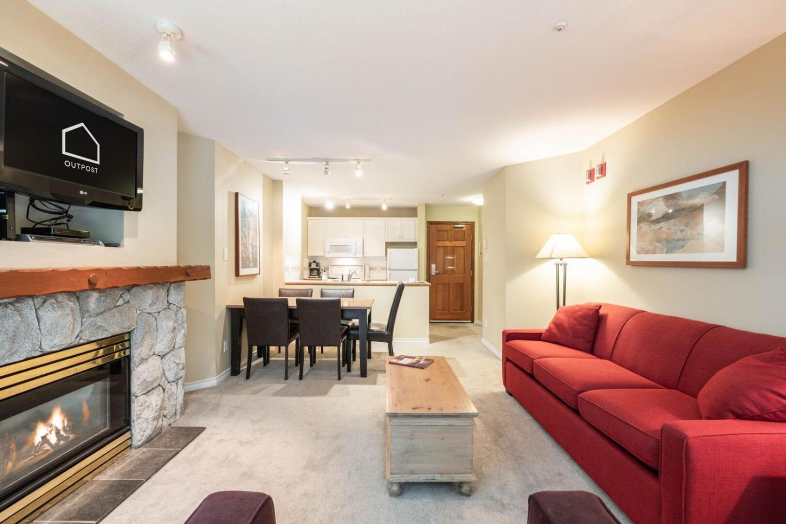 The Aspens By Outpost Whistler Villa Exterior photo