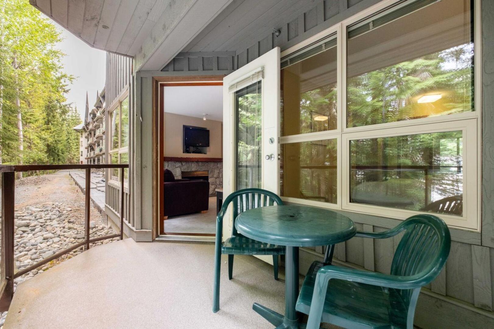 The Aspens By Outpost Whistler Villa Exterior photo